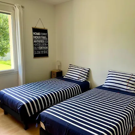 Maison Contemporaine Pres De La *